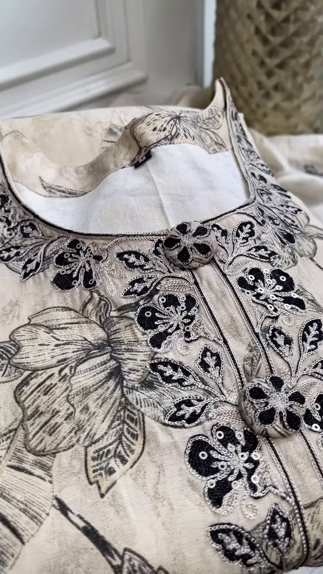 Timeless Off-White Floral Printed Kurta Set – Summer Ethnic Elegance - Image 2