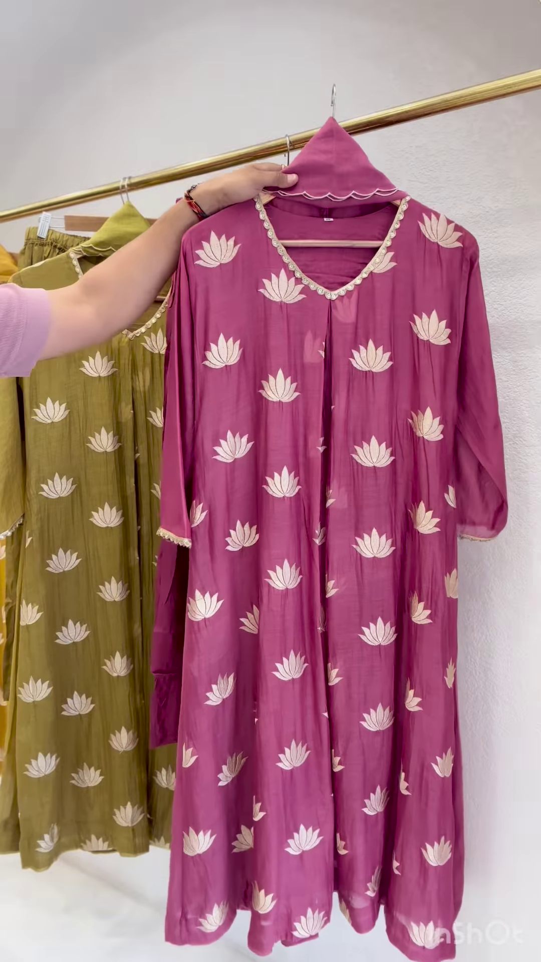 Elegant Floral Embroidered Kurta Set – Graceful & Chic - Image 2