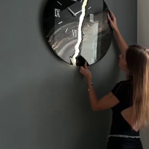 ๐ฐ๏ธโจ Title: โTime, but make it art.โ