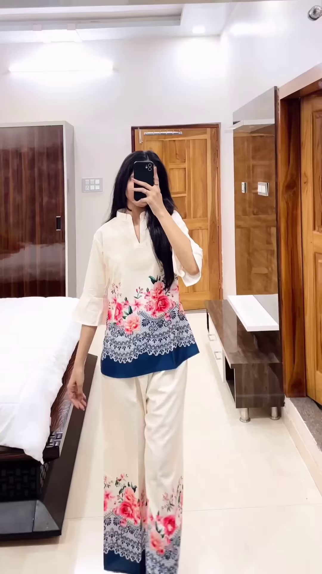 Cream Tulip-Print Kurta Set with Matching Pants – Elegant Floral Ethnicwear for Women - Image 5