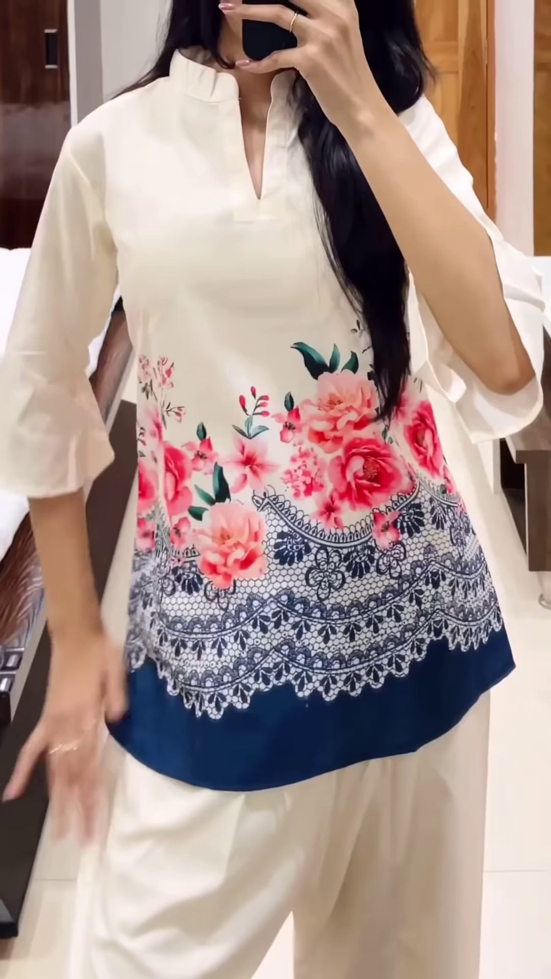 Cream Tulip-Print Kurta Set with Matching Pants – Elegant Floral Ethnicwear for Women - Image 4