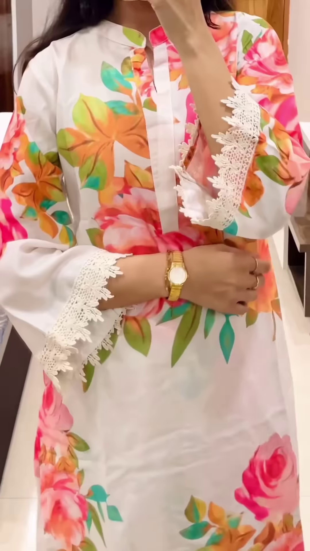 Cream Tulip-Print Kurta Set with Matching Pants – Elegant Floral Ethnicwear for Women